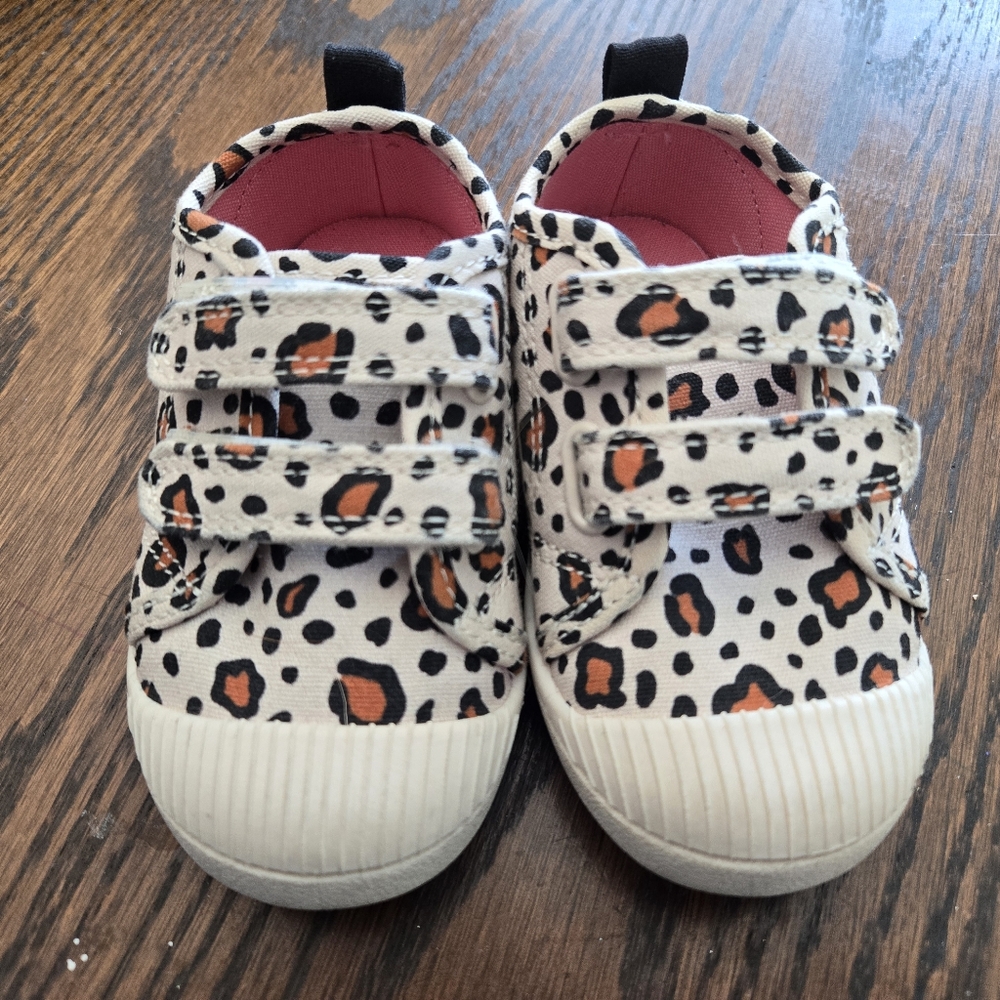 Cat & Jack Leopard Toddler Size 6 Shoes - worn once